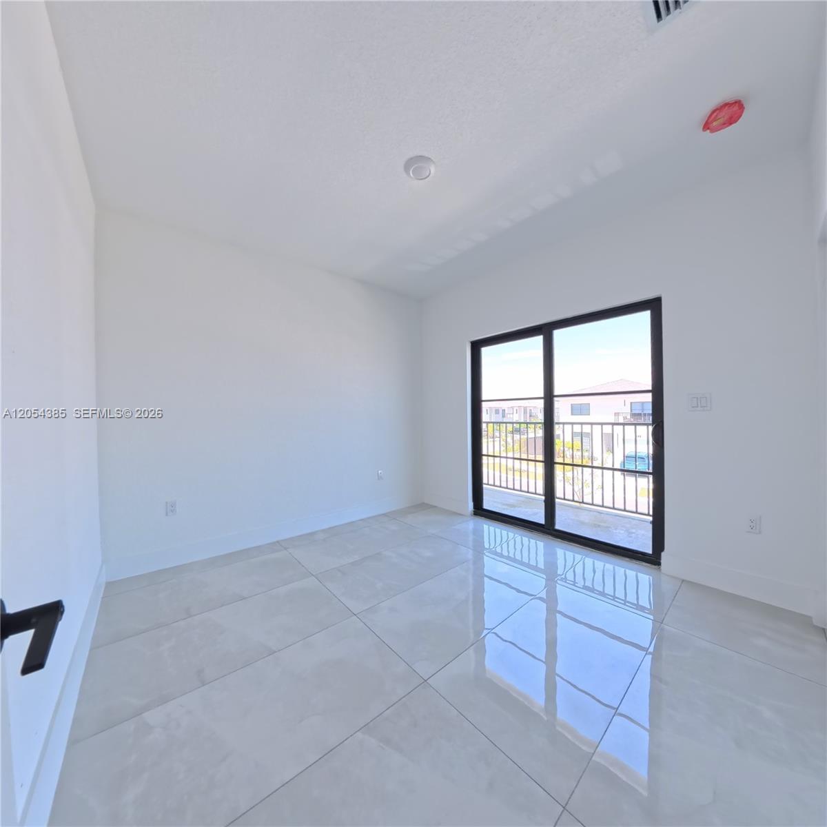 See details 1374 5 / 3 1810 sq. ft. $ 2026-07-15 0 Photo