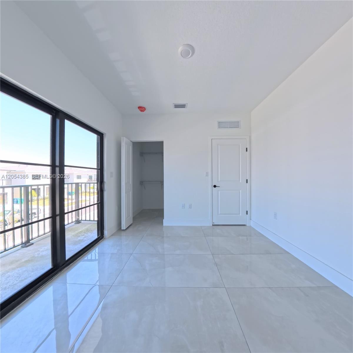 See details 1374 5 / 3 1810 sq. ft. $ 2026-07-15 0 Photo