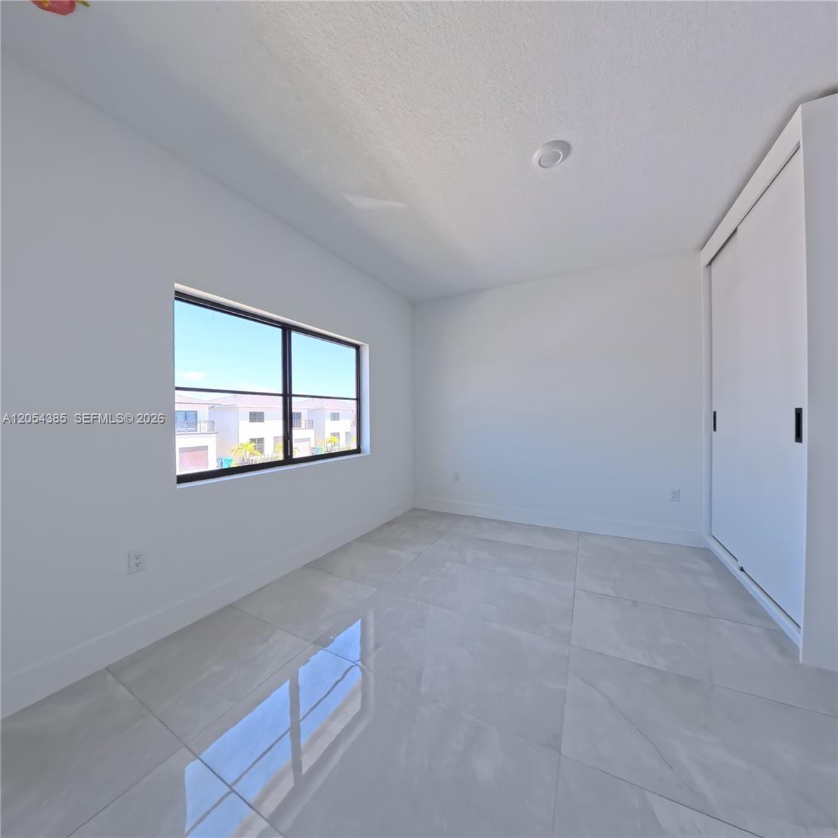 See details 1374 5 / 3 1810 sq. ft. $ 2026-07-15 0 Photo