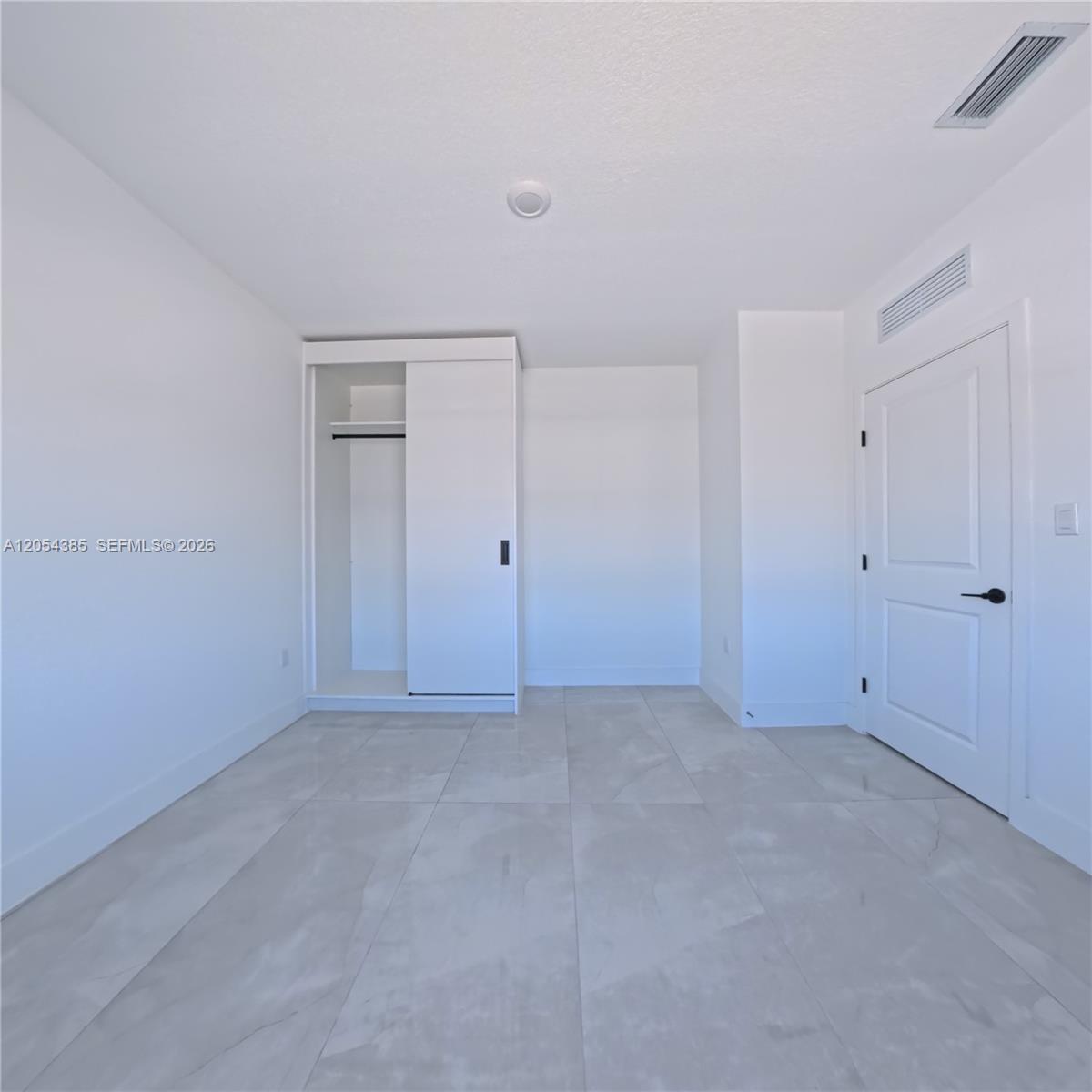 See details 1374 5 / 3 1810 sq. ft. $ 2026-07-15 0 Photo