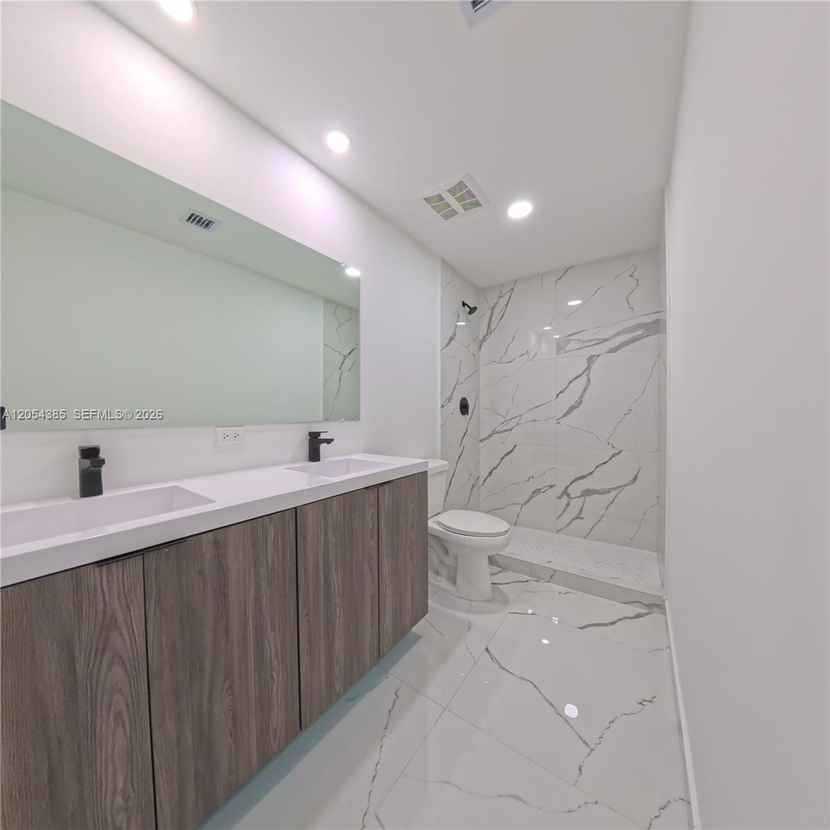 See details 1374 5 / 3 1810 sq. ft. $ 2026-07-15 0 Photo