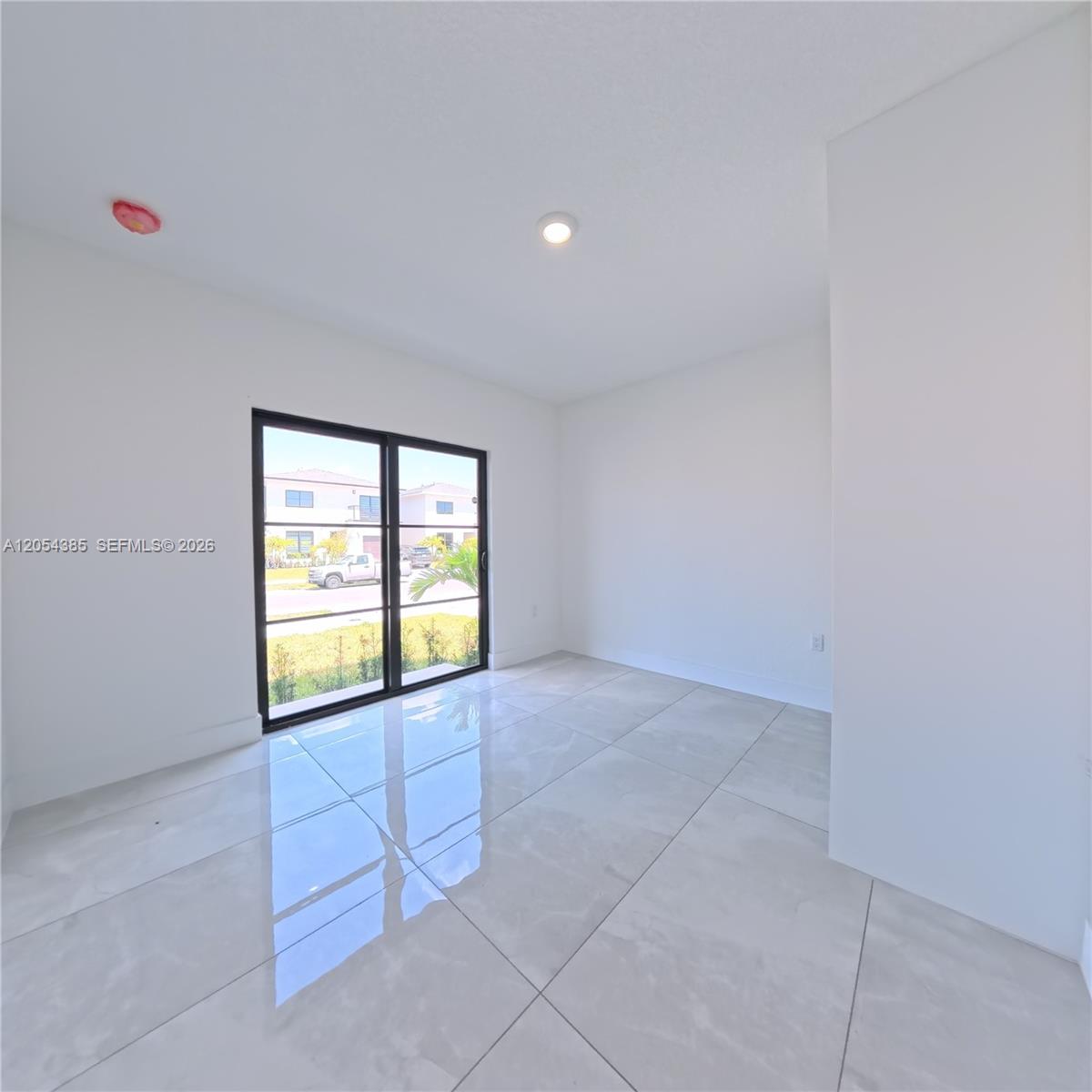 See details 1374 5 / 3 1810 sq. ft. $ 2026-07-15 0 Photo