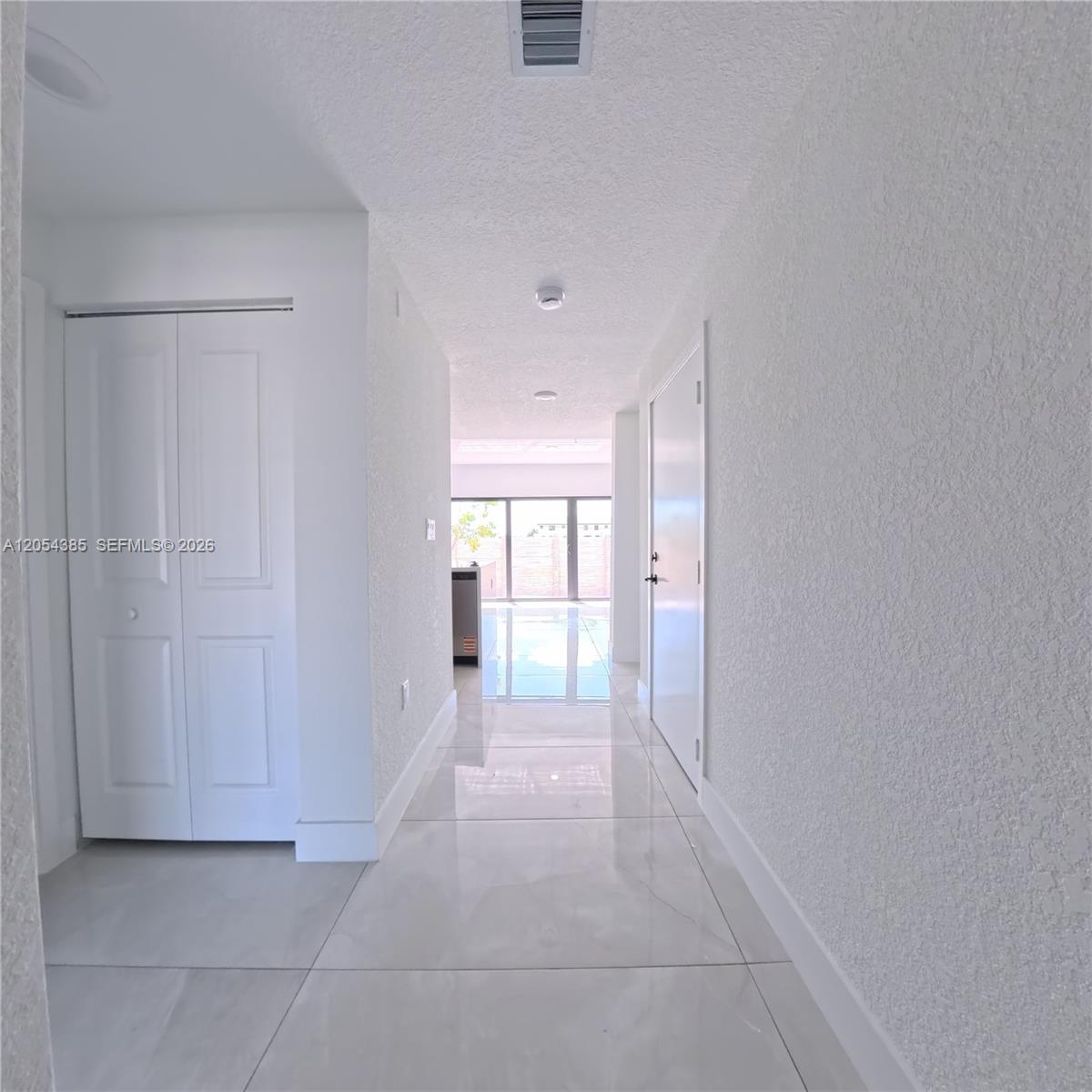 See details 1374 5 / 3 1810 sq. ft. $ 2026-07-15 0 Photo