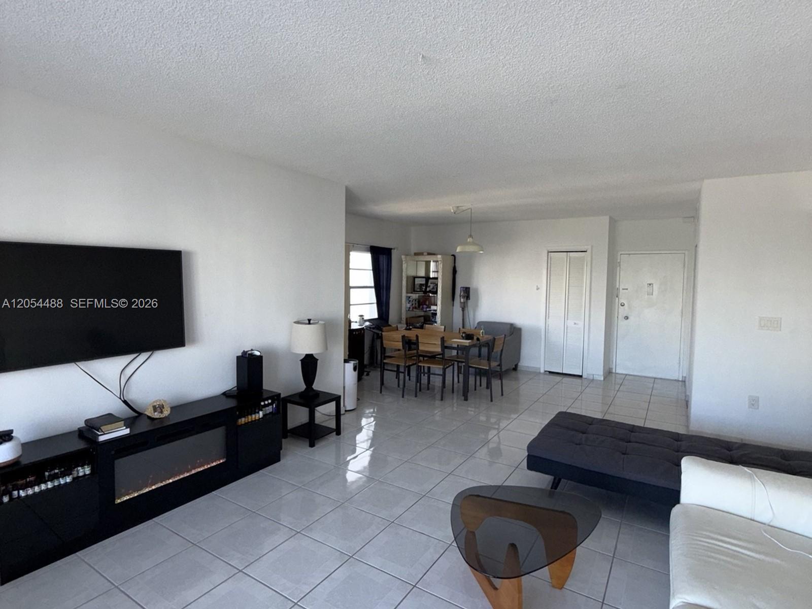 1031 2 / 2 1350 sq. ft. $ 2026-07-15 0 foto