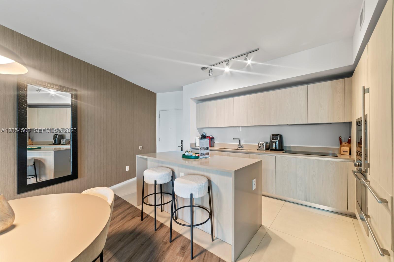 Ver detalles 1509 1 / 1 841 sq. ft. $ 2026-07-15 0 foto