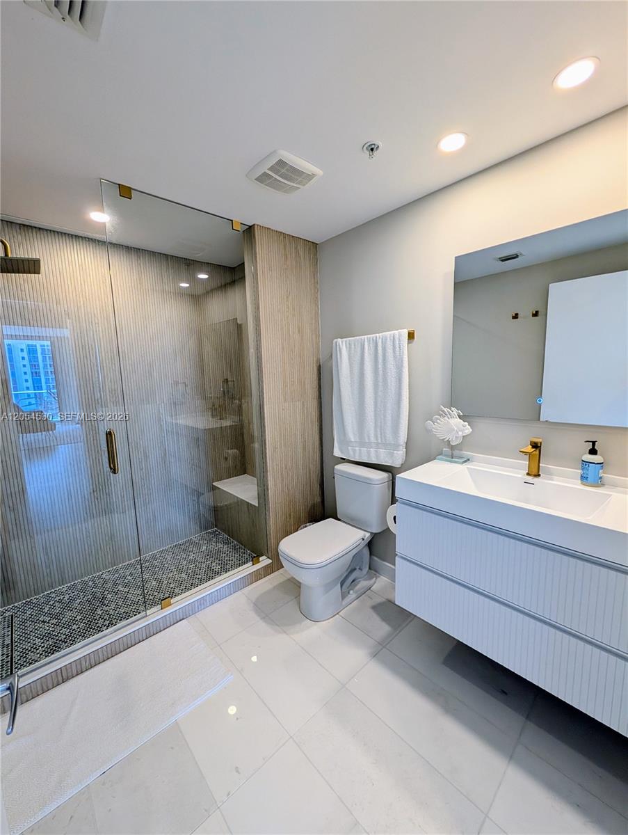 Photo of 17301 Biscayne Blvd #1501, North Miami Beach, Florida, 33160 - 2nd bathroom