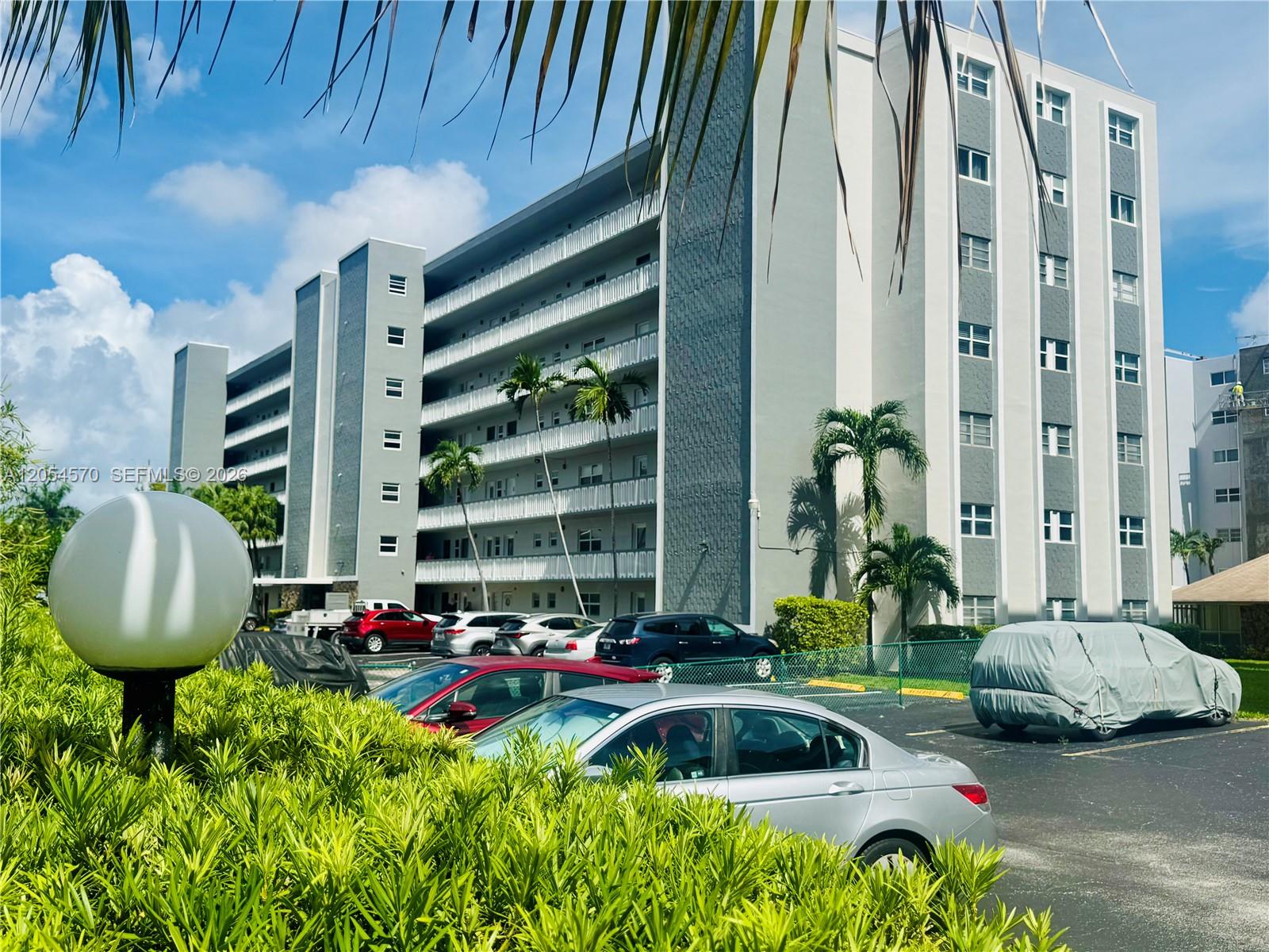 Photo of 420 12th Ave #502, Hallandale Beach, Florida, 33009 -