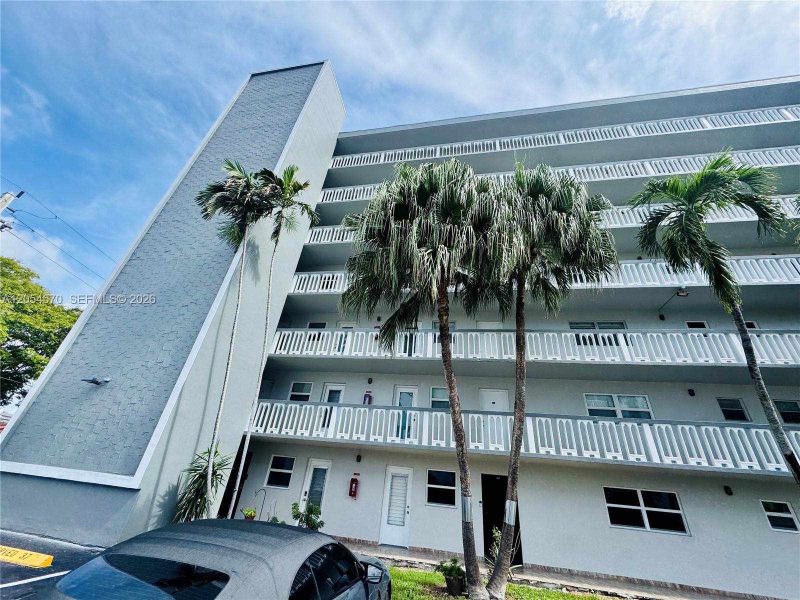 Photo of 420 12th Ave #502, Hallandale Beach, Florida, 33009 -