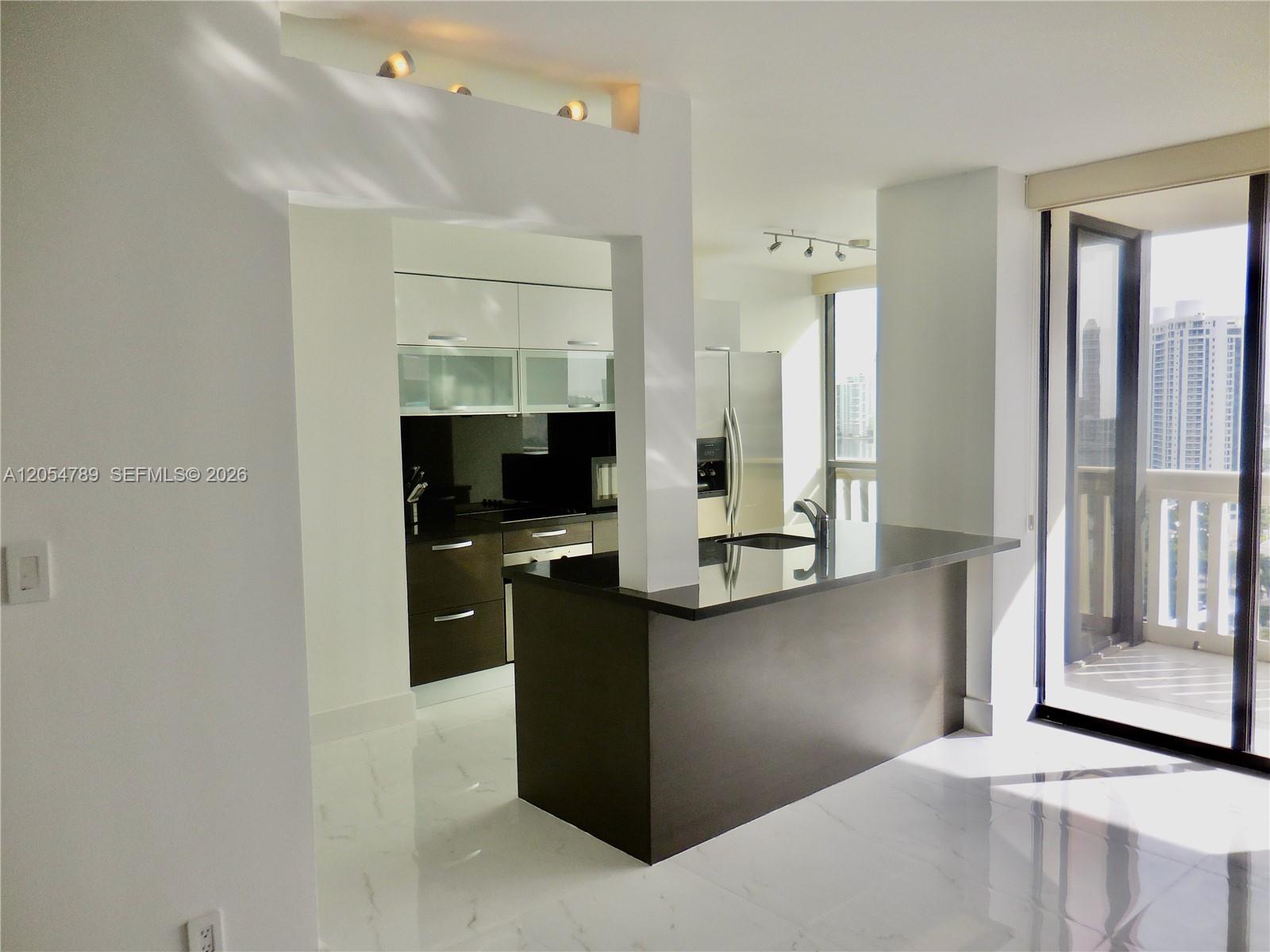 Ver detalles 2308 2 / 2 1230 sq. ft. $ 2026-07-16 0 foto
