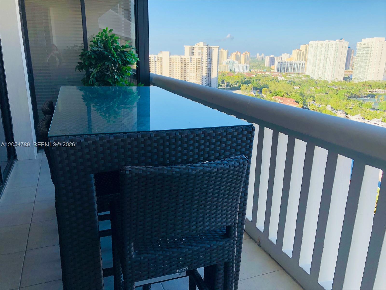 Ver detalles 2308 2 / 2 1230 sq. ft. $ 2026-07-16 0 foto