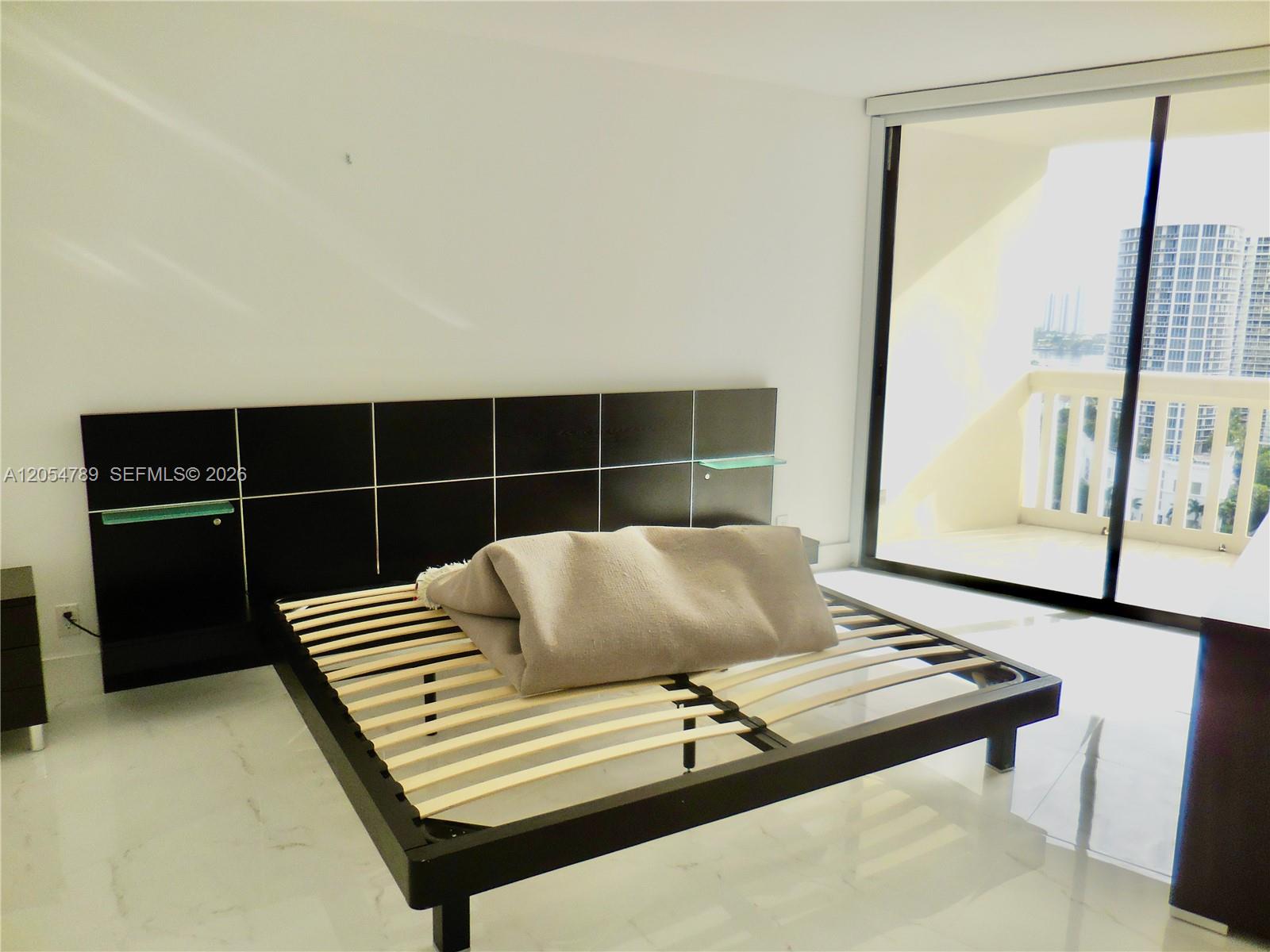 Ver detalles 2308 2 / 2 1230 sq. ft. $ 2026-07-16 0 foto