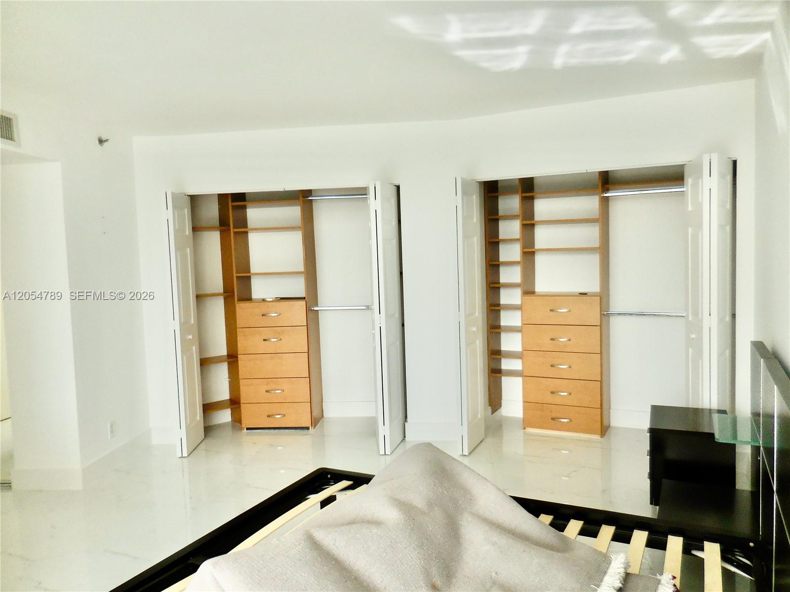 Ver detalles 2308 2 / 2 1230 sq. ft. $ 2026-07-16 0 foto