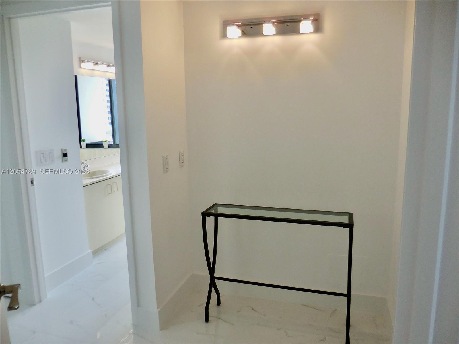 Ver detalles 2308 2 / 2 1230 sq. ft. $ 2026-07-16 0 foto