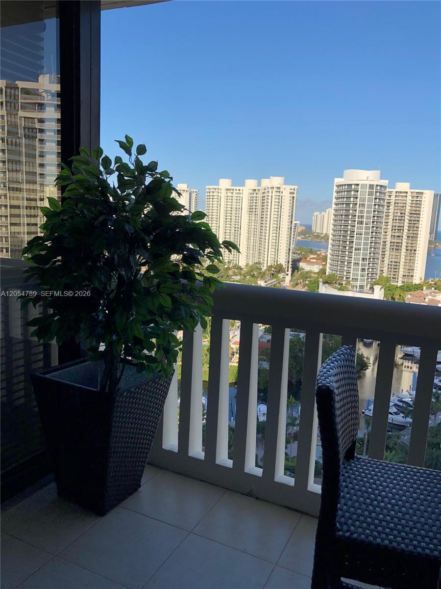 Ver detalles 2308 2 / 2 1230 sq. ft. $ 2026-07-16 0 foto