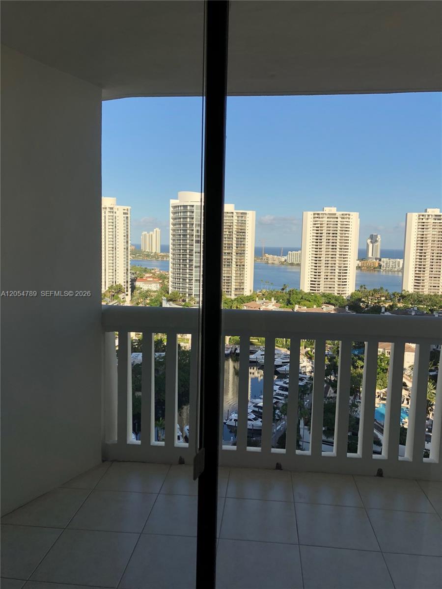 Ver detalles 2308 2 / 2 1230 sq. ft. $ 2026-07-16 0 foto