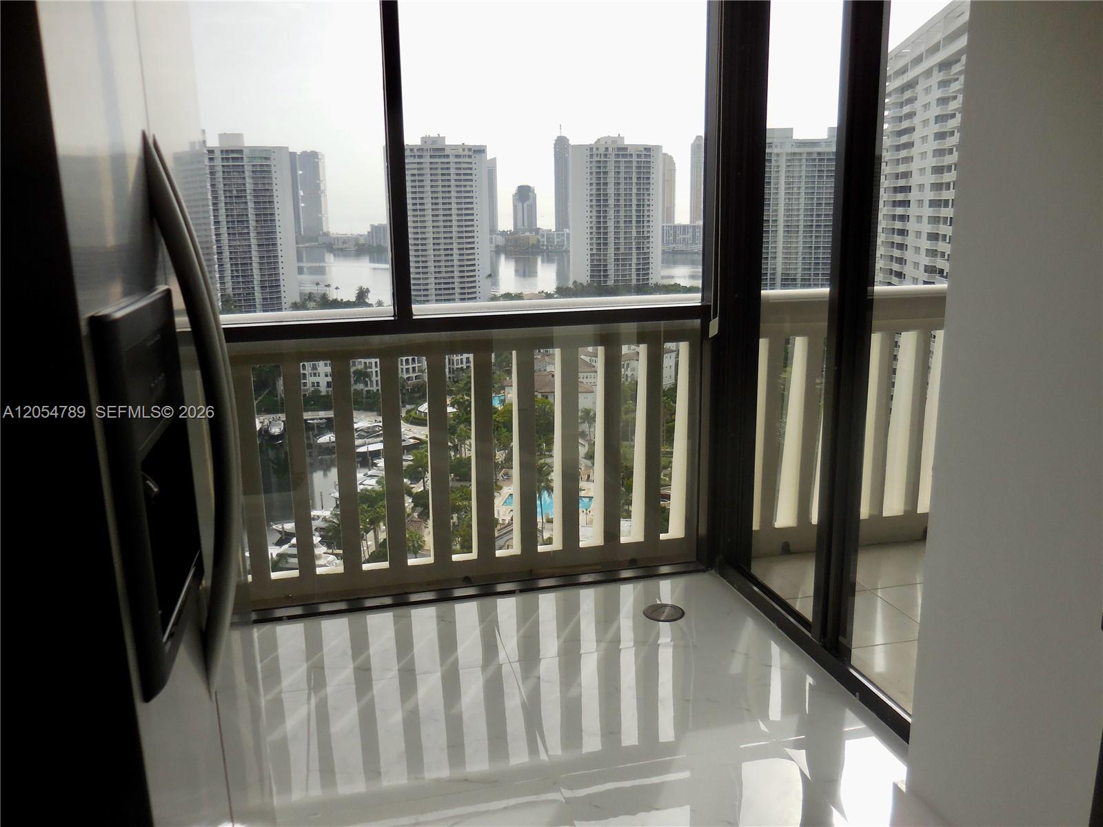 Ver detalles 2308 2 / 2 1230 sq. ft. $ 2026-07-16 0 foto
