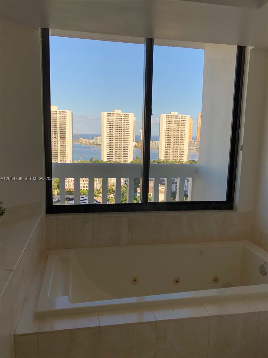 Ver detalles 2308 2 / 2 1230 sq. ft. $ 2026-07-16 0 foto
