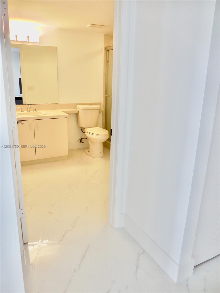 Ver detalles 2308 2 / 2 1230 sq. ft. $ 2026-07-16 0 foto