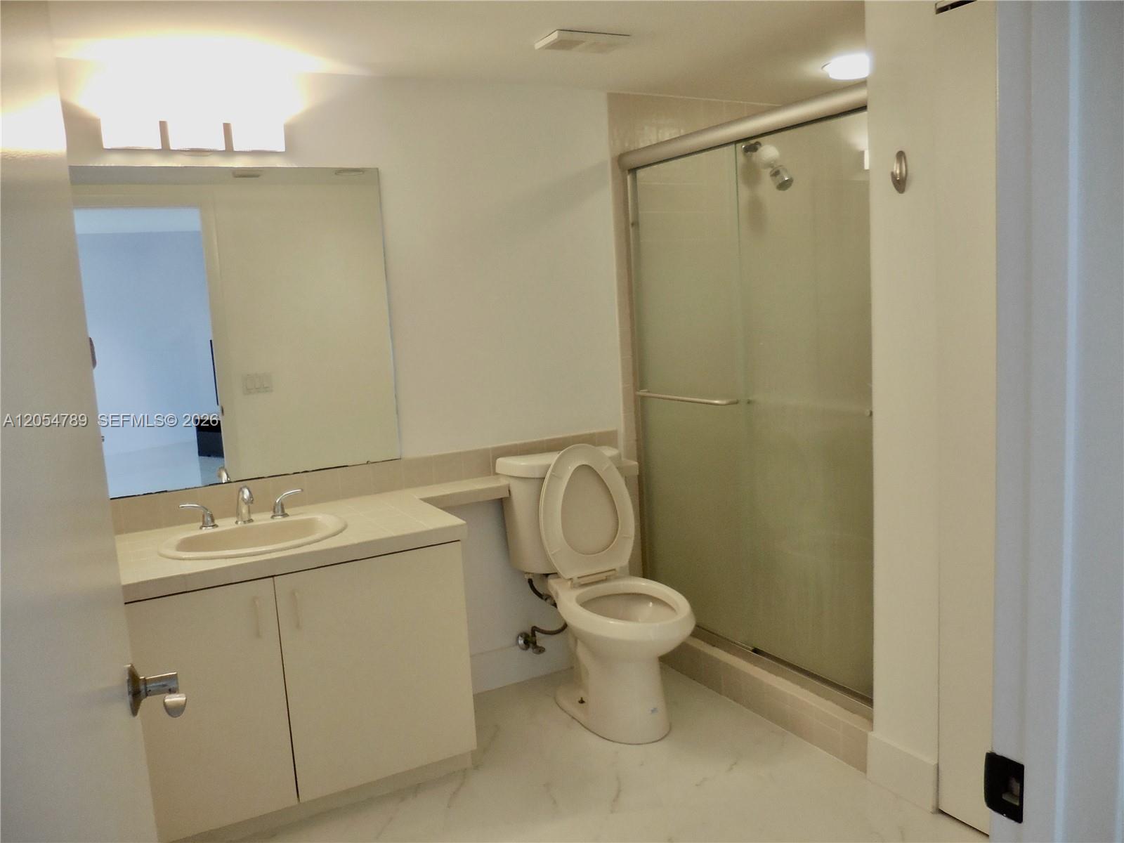 Ver detalles 2308 2 / 2 1230 sq. ft. $ 2026-07-16 0 foto