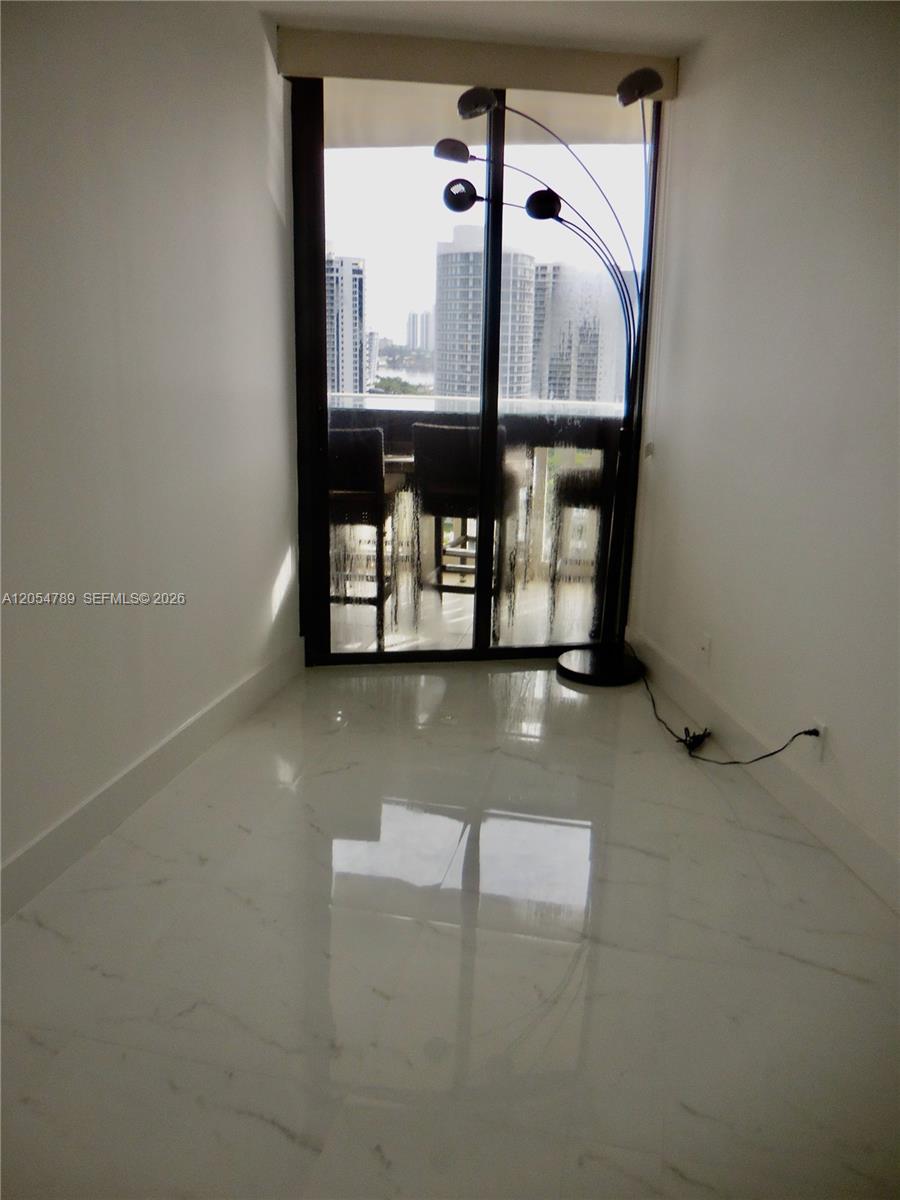 Ver detalles 2308 2 / 2 1230 sq. ft. $ 2026-07-16 0 foto