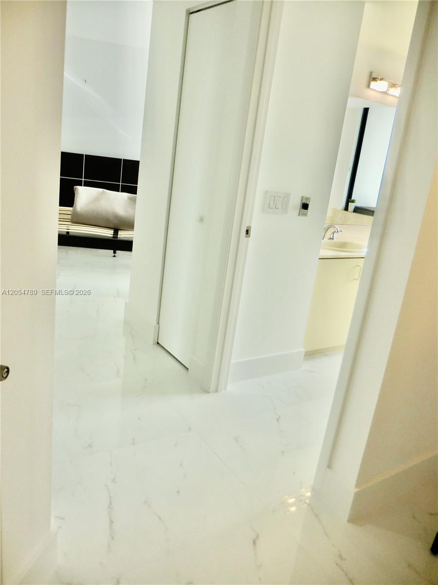 Ver detalles 2308 2 / 2 1230 sq. ft. $ 2026-07-16 0 foto