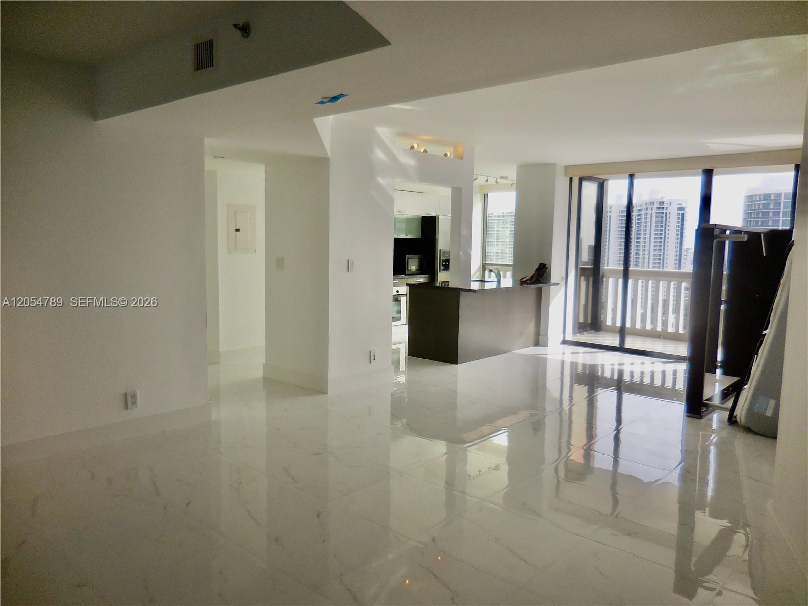 Ver detalles 2308 2 / 2 1230 sq. ft. $ 2026-07-16 0 foto