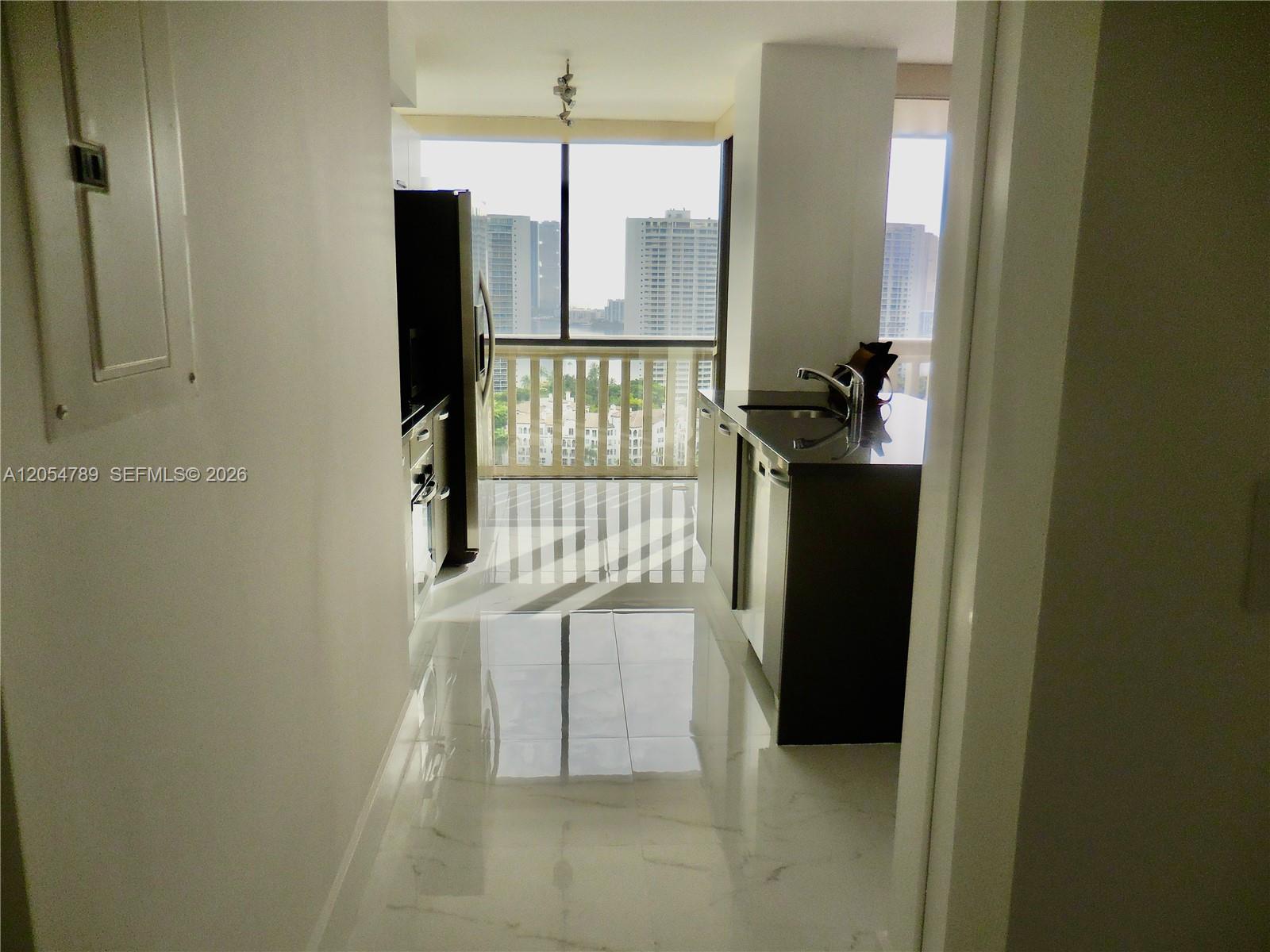 Ver detalles 2308 2 / 2 1230 sq. ft. $ 2026-07-16 0 foto