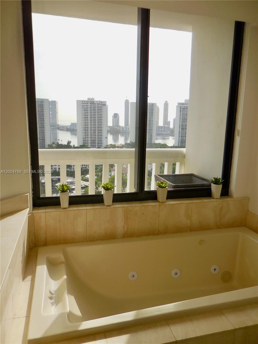 Ver detalles 2308 2 / 2 1230 sq. ft. $ 2026-07-16 0 foto