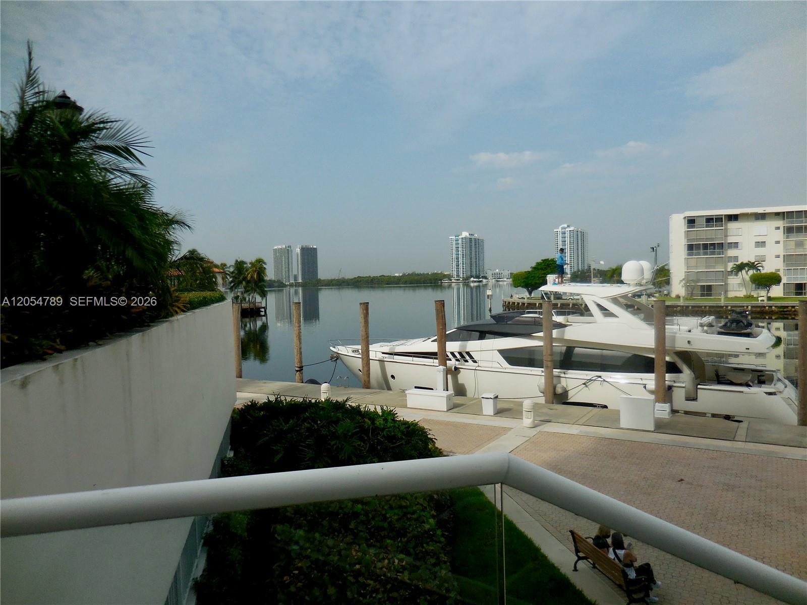 Ver detalles 2308 2 / 2 1230 sq. ft. $ 2026-07-16 0 foto