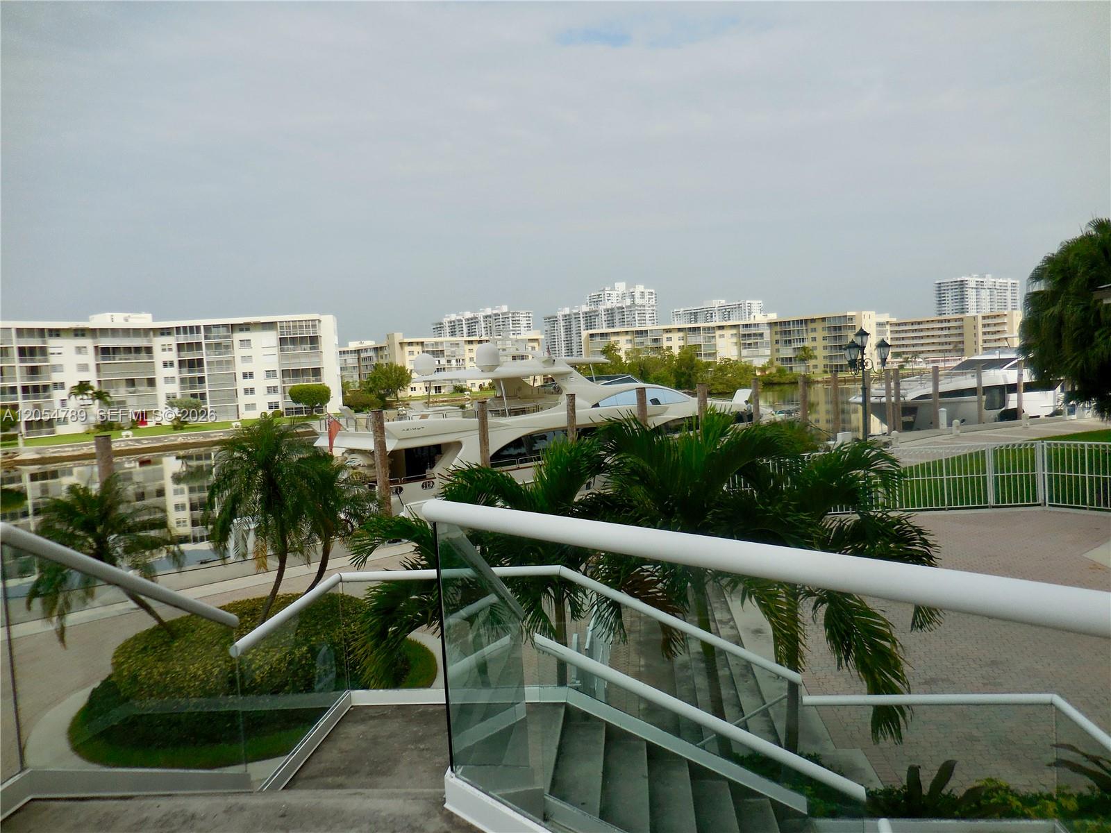Ver detalles 2308 2 / 2 1230 sq. ft. $ 2026-07-16 0 foto