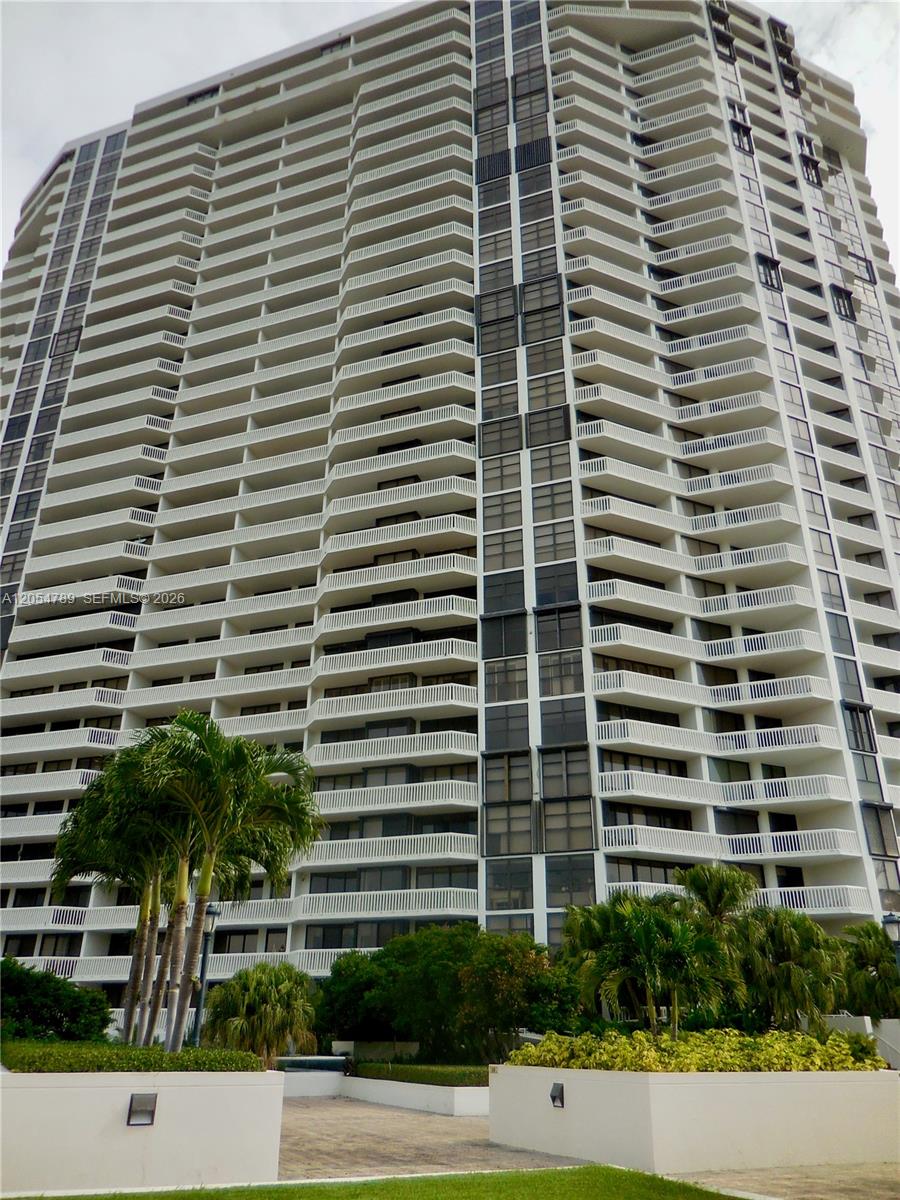 Ver detalles 2308 2 / 2 1230 sq. ft. $ 2026-07-16 0 foto
