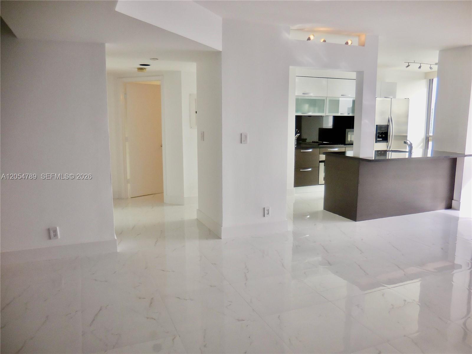 Ver detalles 2308 2 / 2 1230 sq. ft. $ 2026-07-16 0 foto
