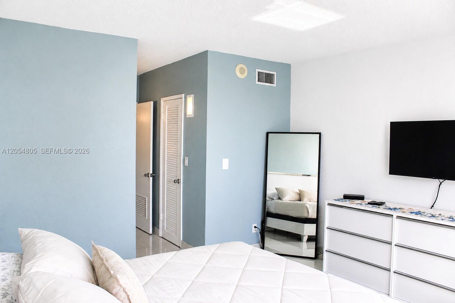 Photo of 19370 Collins Ave  #915, Sunny Isles Beach, Florida, 33160 - 