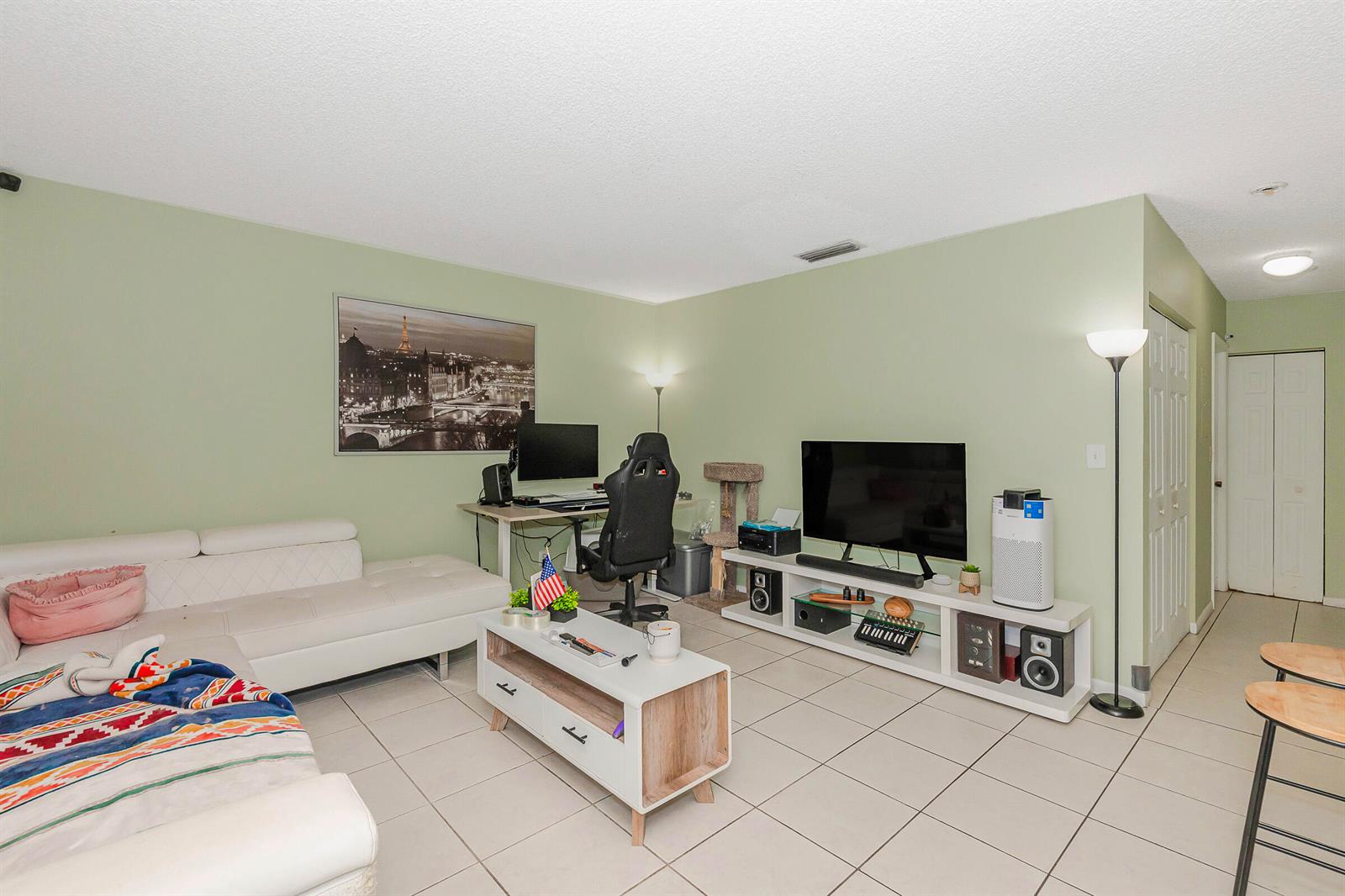  / 0 1670 sq. ft. $ 2026-07-17 0 Photo