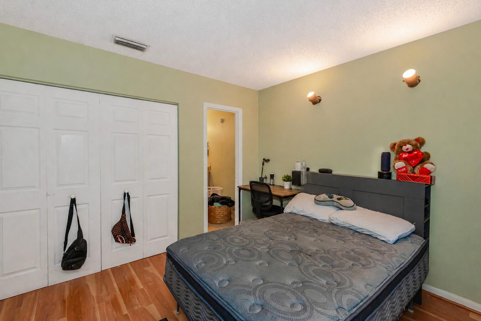   / 0 1670 sq. ft. $ 2026-07-17 0 Photo