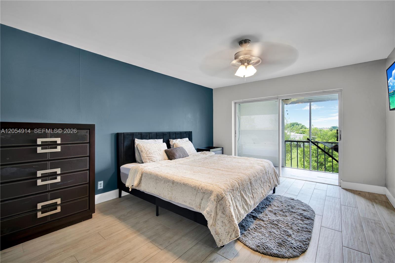 Ver detalles 414 2 / 2 992 sq. ft. $ 2026-07-16 0 foto