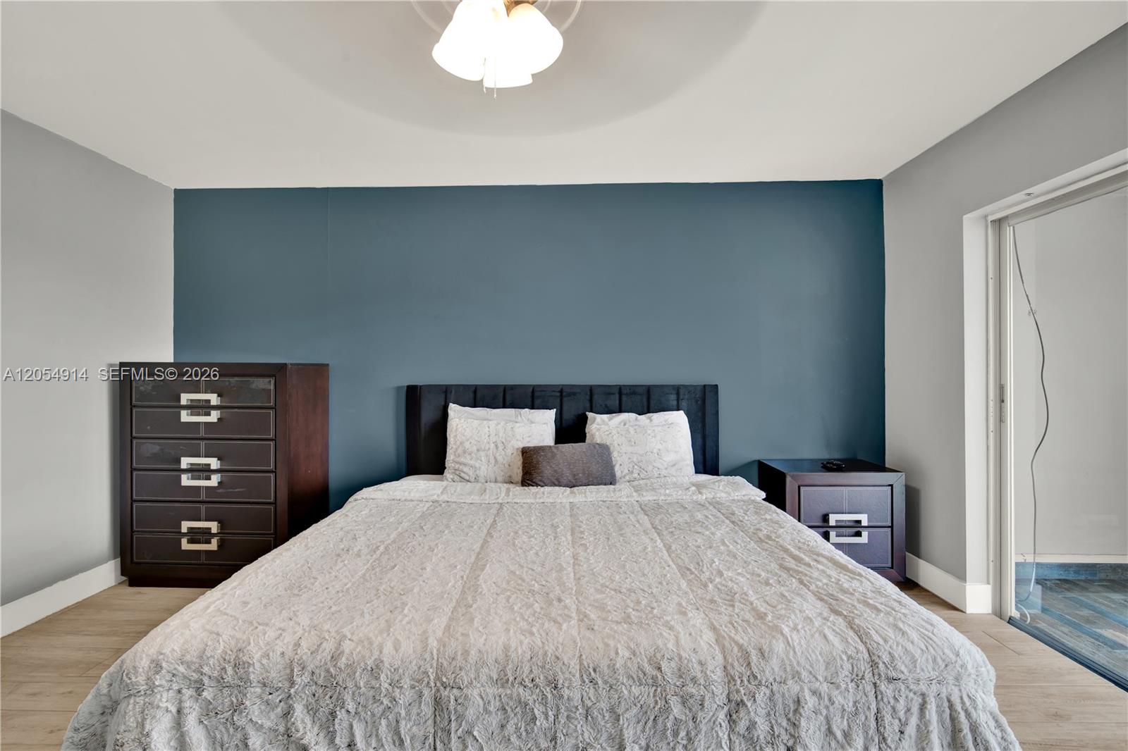Ver detalles 414 2 / 2 992 sq. ft. $ 2026-07-16 0 foto
