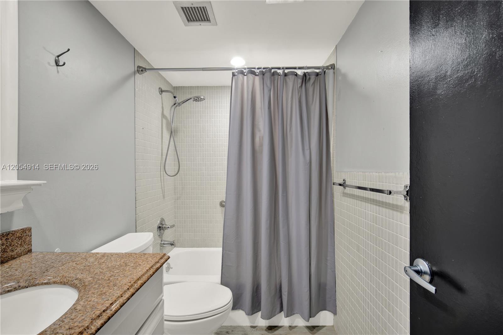 Ver detalles 414 2 / 2 992 sq. ft. $ 2026-07-16 0 foto