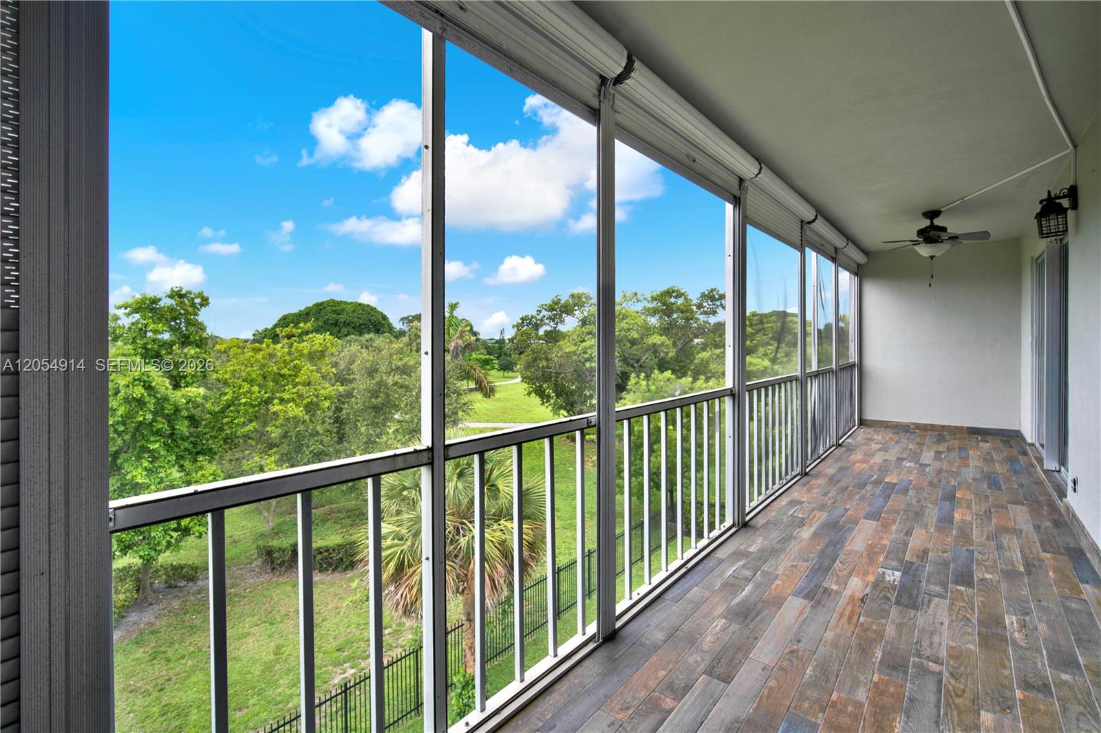 Ver detalles 414 2 / 2 992 sq. ft. $ 2026-07-16 0 foto