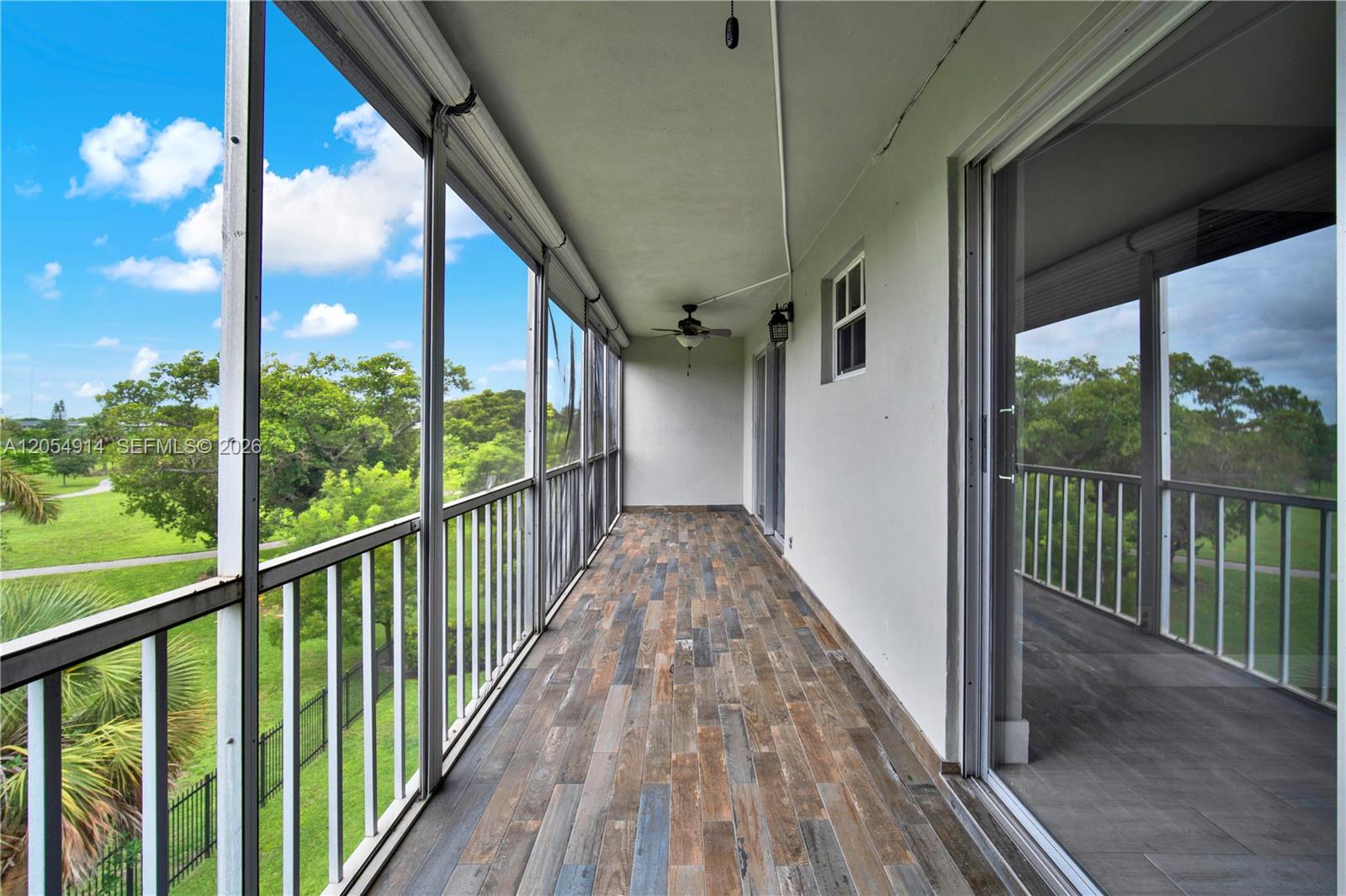 Ver detalles 414 2 / 2 992 sq. ft. $ 2026-07-16 0 foto