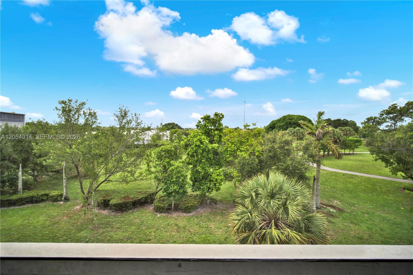 Ver detalles 414 2 / 2 992 sq. ft. $ 2026-07-16 0 foto