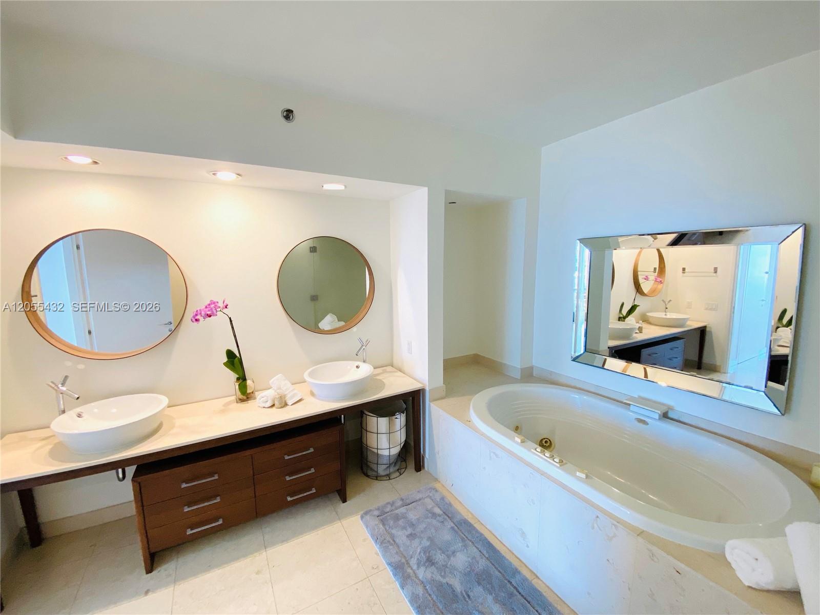 Photo of 450 Alton Rd #1406, Miami Beach, Florida, 33139 -
