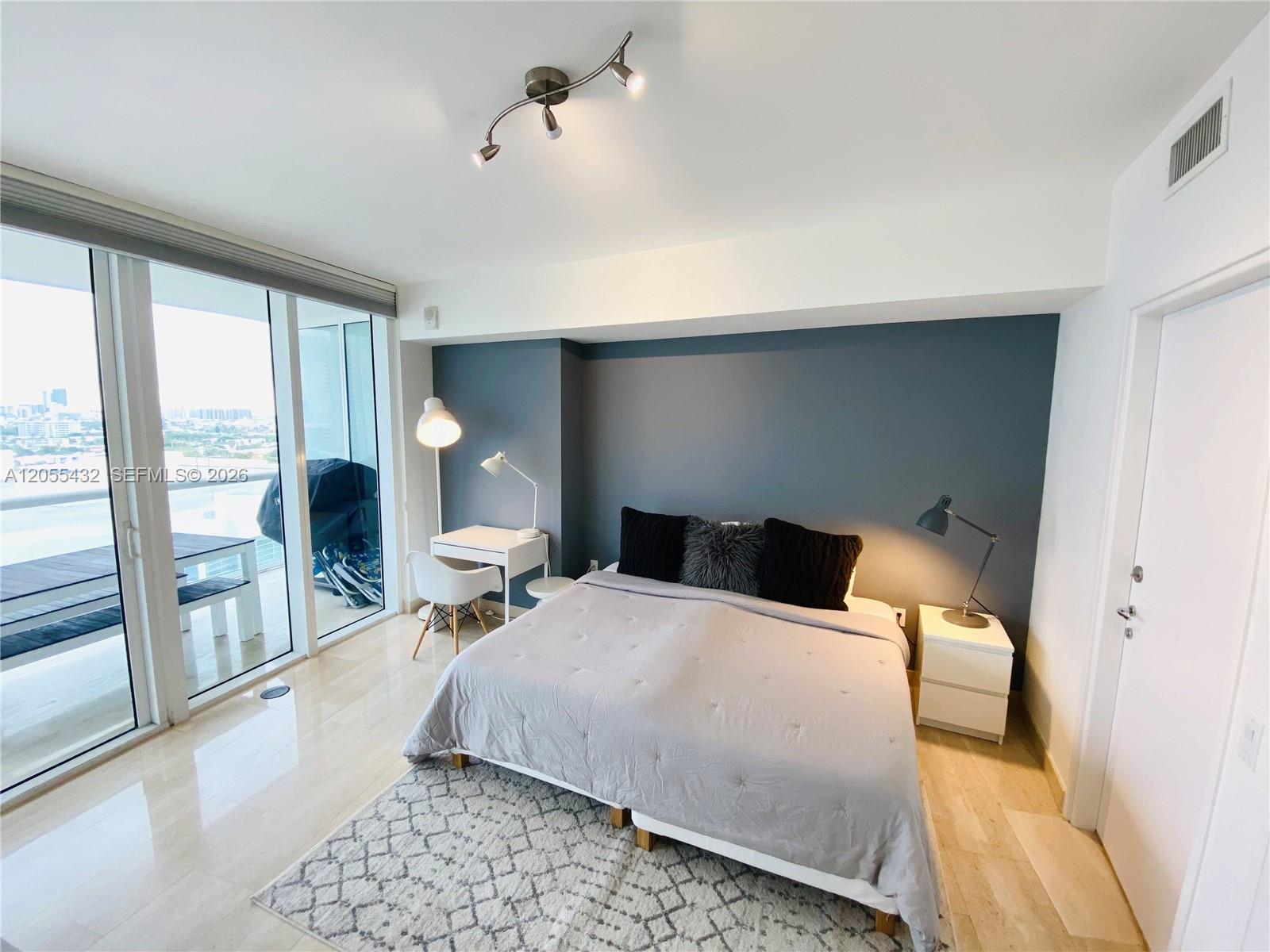 Photo of 450 Alton Rd #1406, Miami Beach, Florida, 33139 -