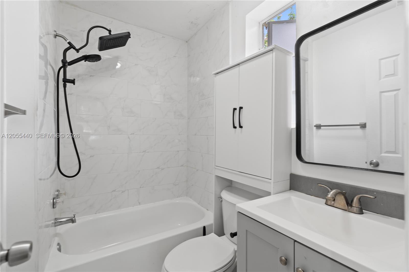 See details 6109 3 / 1 1016 sq. ft. $ 2026-10-06 0 Photo