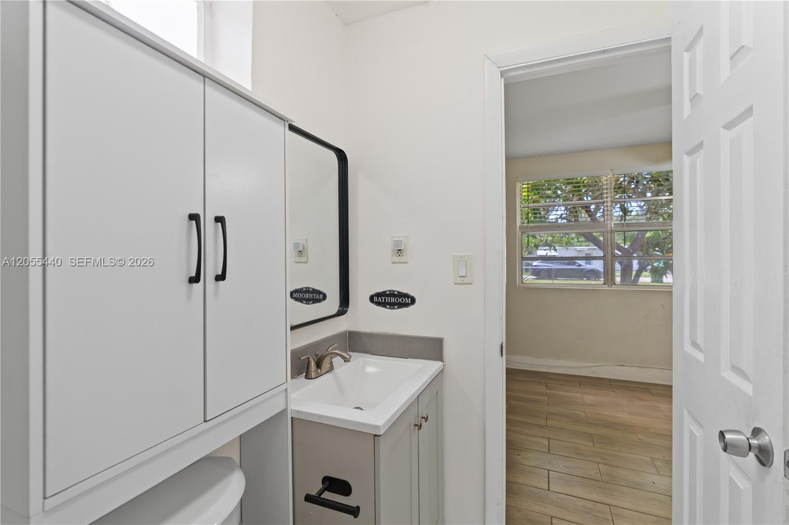 See details 6109 3 / 1 1016 sq. ft. $ 2026-10-06 0 Photo