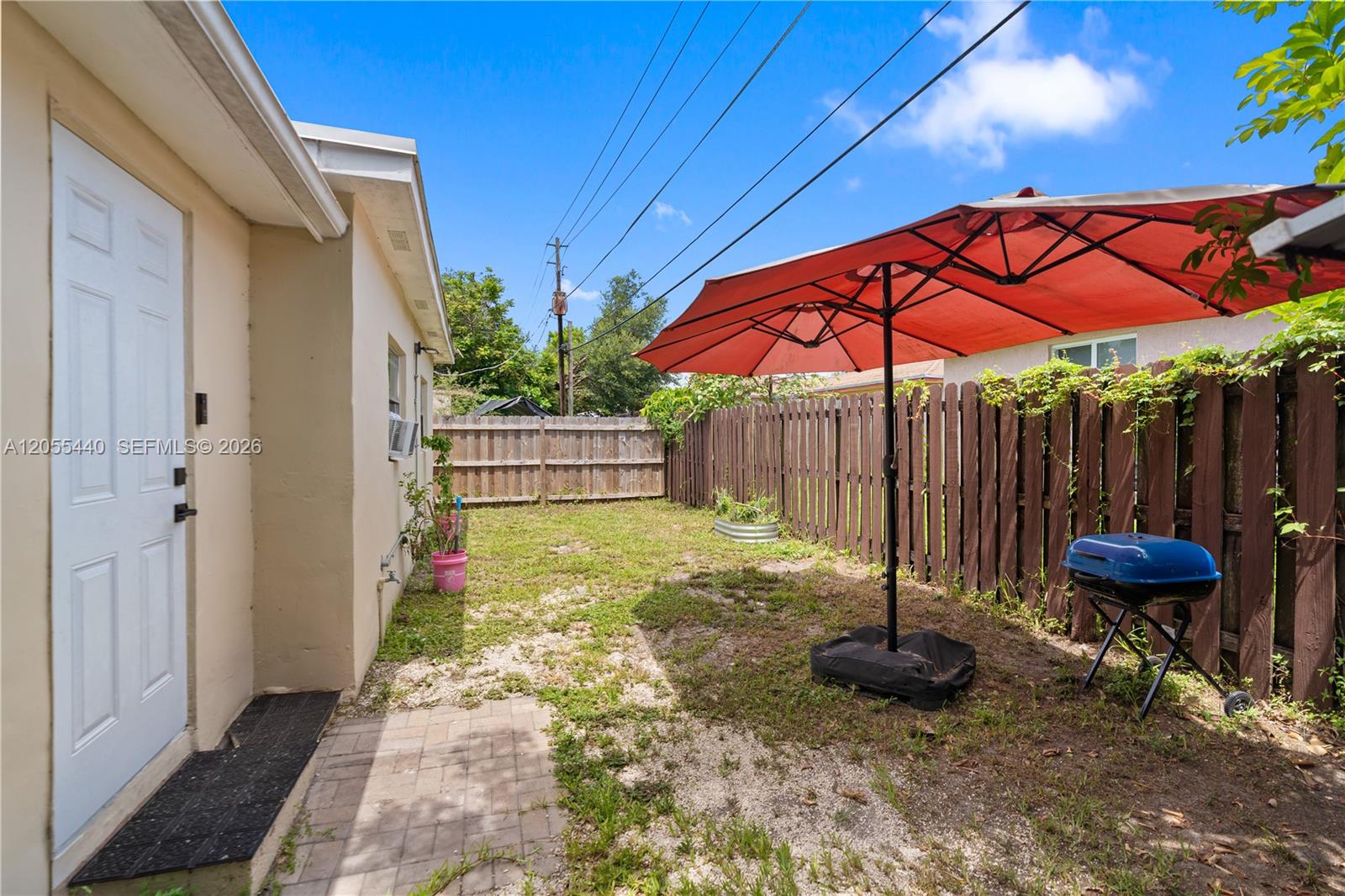 See details 6109 3 / 1 1016 sq. ft. $ 2026-10-06 0 Photo