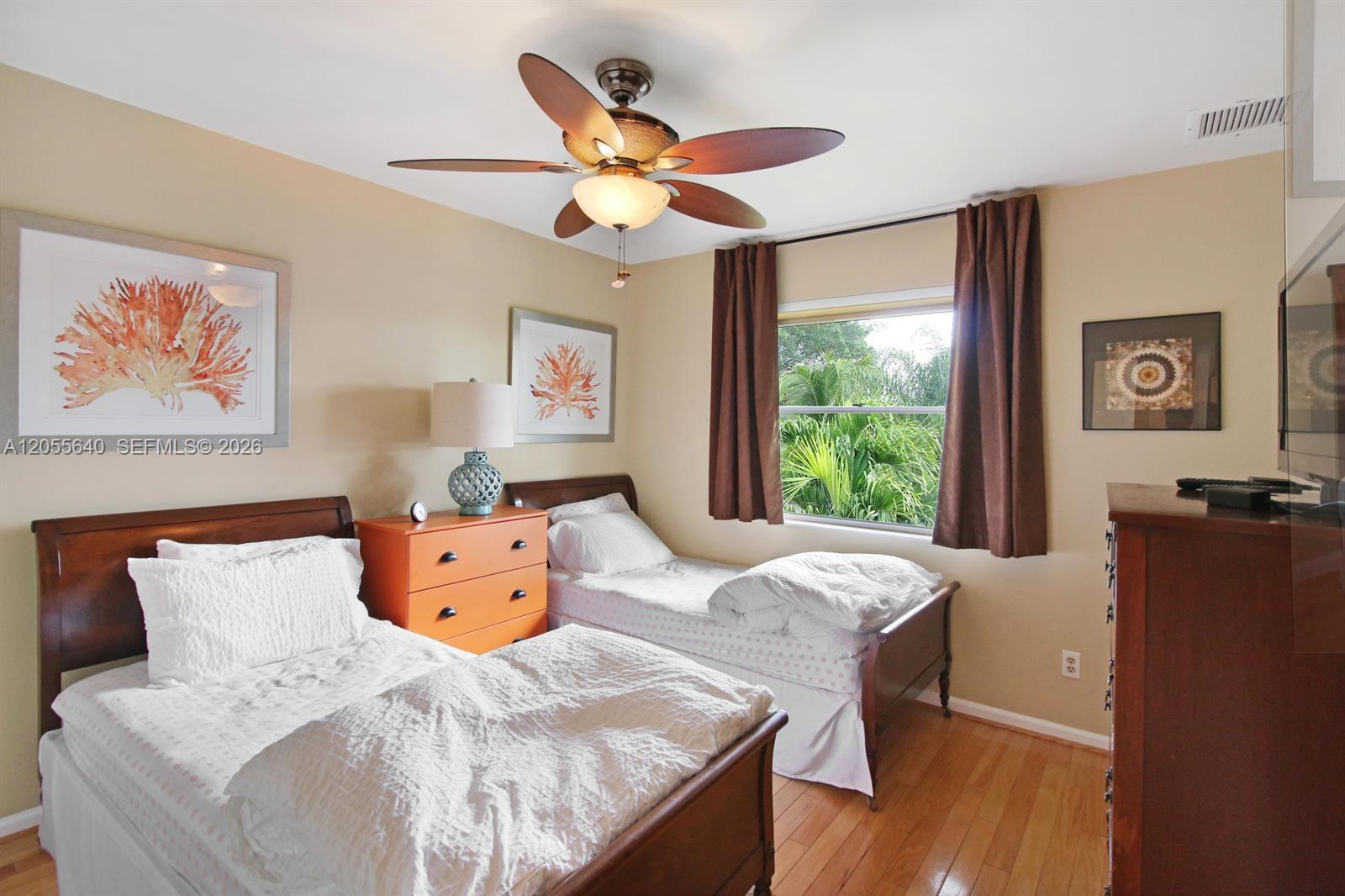 Ver detalles 7820 4 / 4 2878 sq. ft. $ 2026-07-17 0 foto
