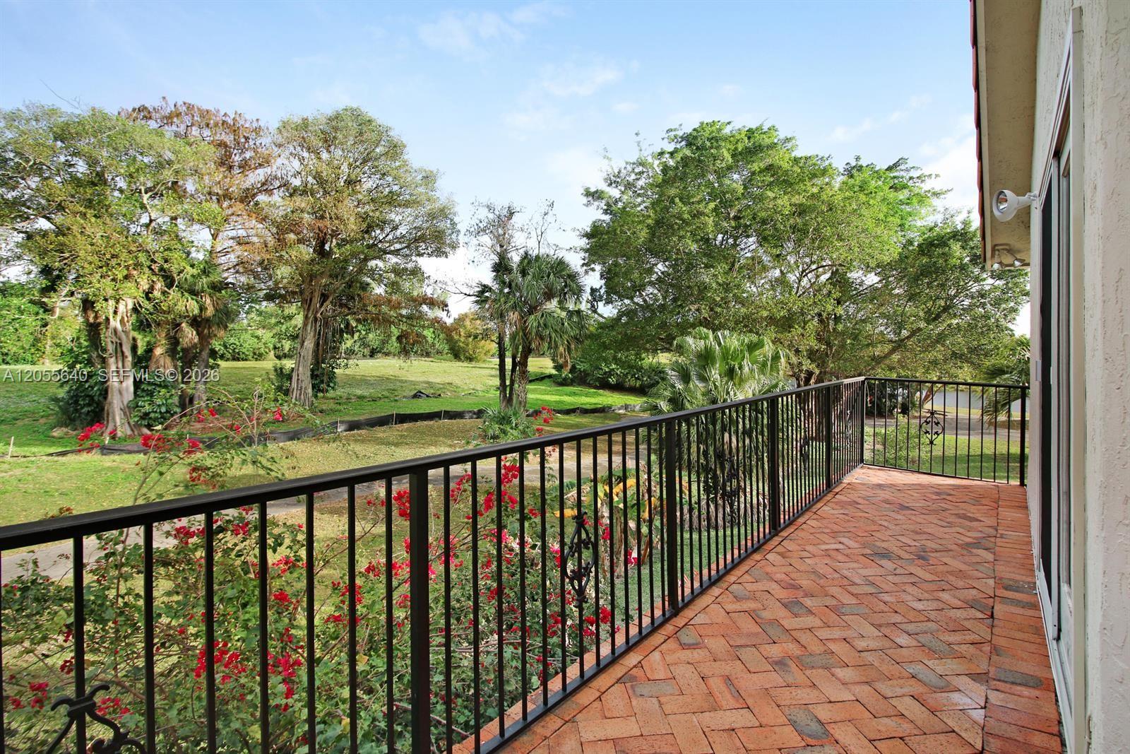 Ver detalles 7820 4 / 4 2878 sq. ft. $ 2026-07-17 0 foto