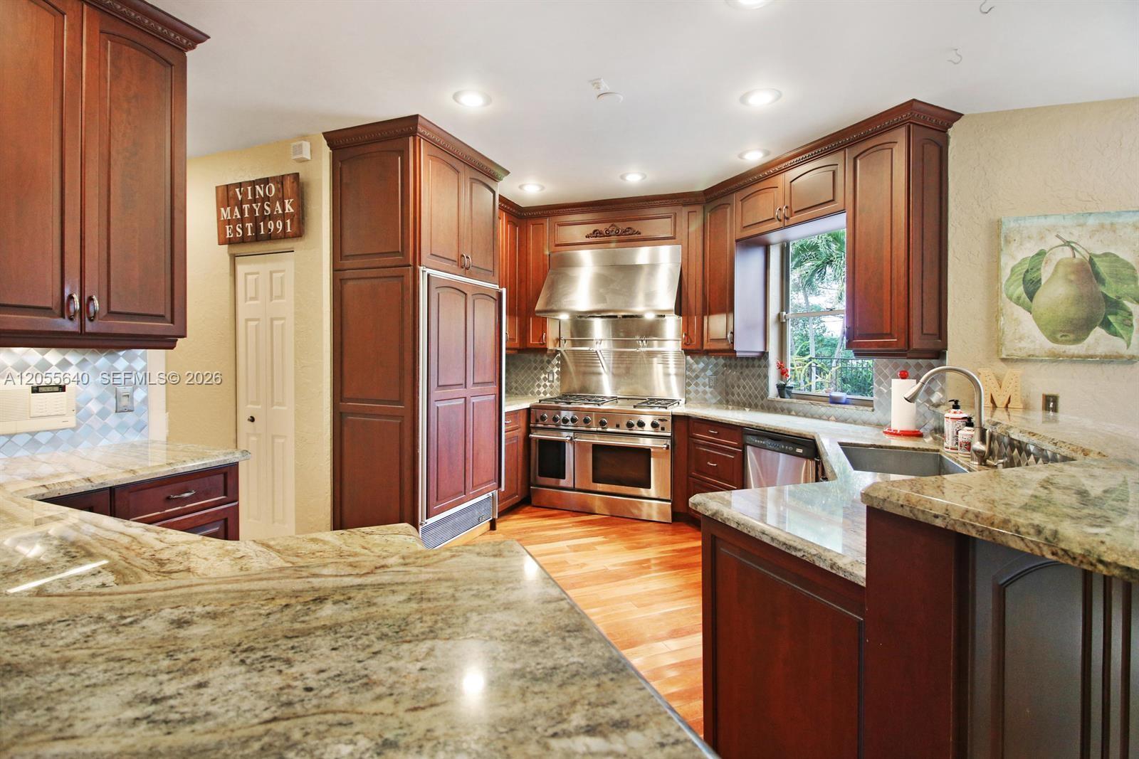 Ver detalles 7820 4 / 4 2878 sq. ft. $ 2026-07-17 0 foto