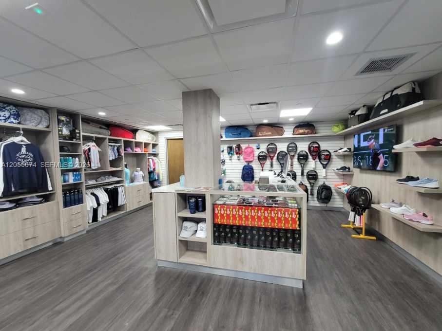 See details 505 2 / 2 1607 sq. ft. $ 2026-07-18 0 Photo